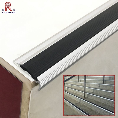 Black Aluminium Non Slip Stair Nosing Alu 6063 Material High Grip Carborundum